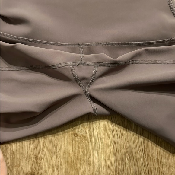 ALO Yoga High Waist Ripped Warrior Leggings in Mauve size small - Picture 7 of 8